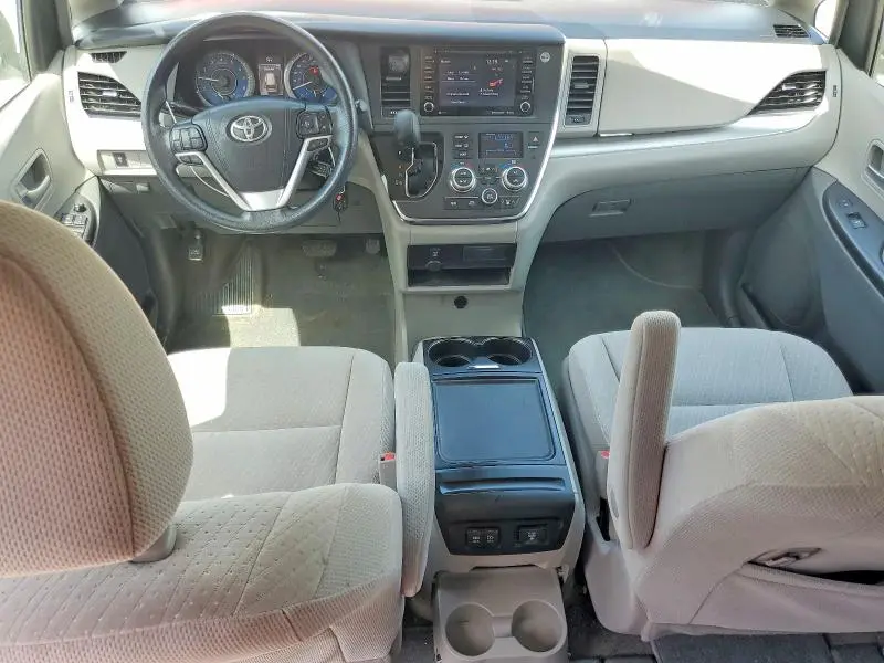 2018 TOYOTA SIENNA LE  