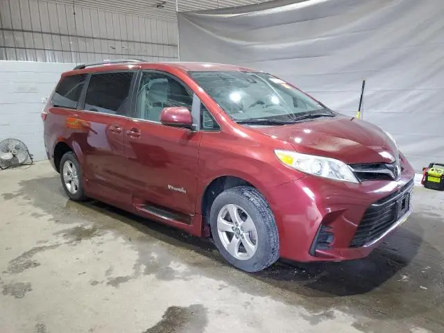 2018 TOYOTA SIENNA LE  