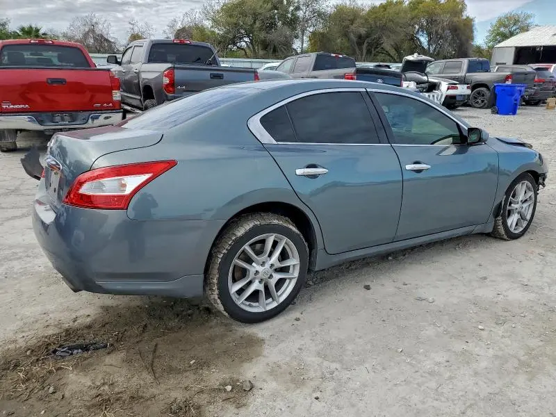 2010 NISSAN MAXIMA S  
