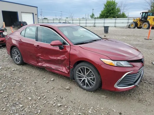 2022 TOYOTA CAMRY XLE  