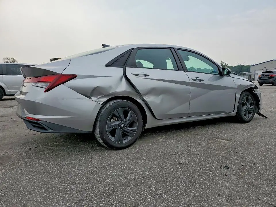 2021 HYUNDAI ELANTRA SEL  