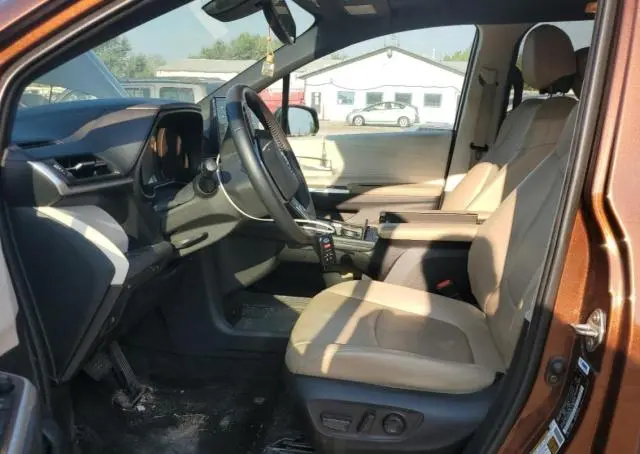 2021 TOYOTA SIENNA XLE  
