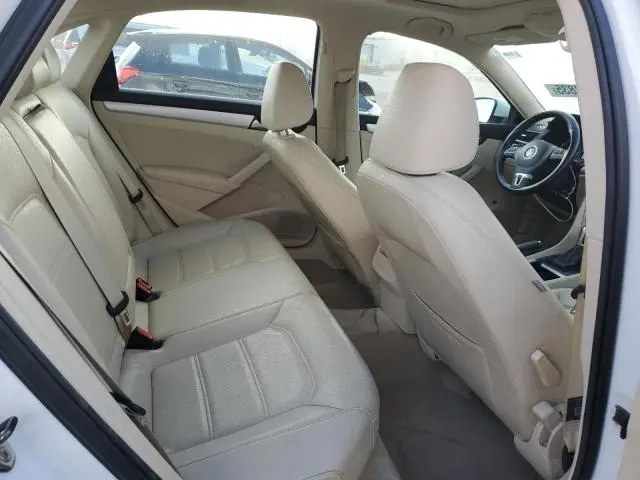 2012 VOLKSWAGEN PASSAT SE  