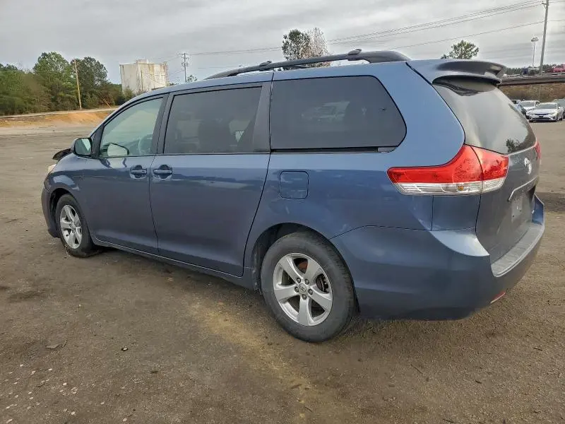 2014 TOYOTA SIENNA LE  