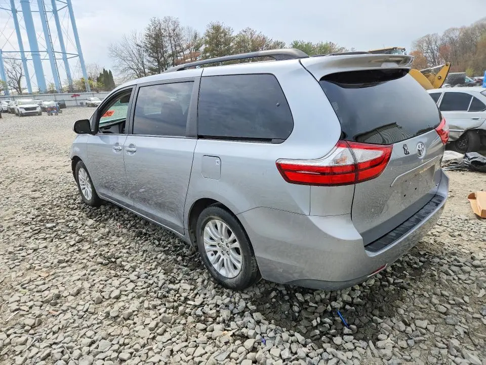 2015 TOYOTA SIENNA XLE 8-PASSENGER  
