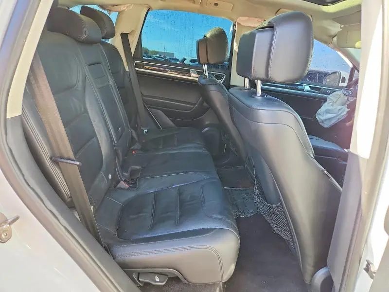 2015 VOLKSWAGEN TOUAREG V6  