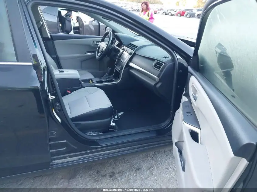 2016 TOYOTA CAMRY SE