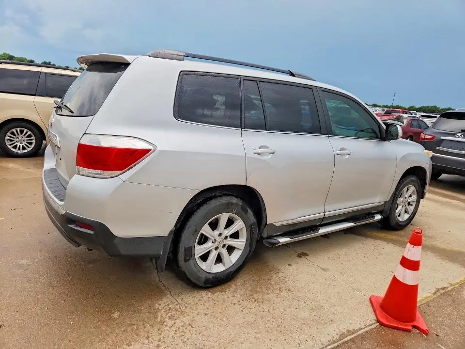 2012 TOYOTA HIGHLANDER SE  