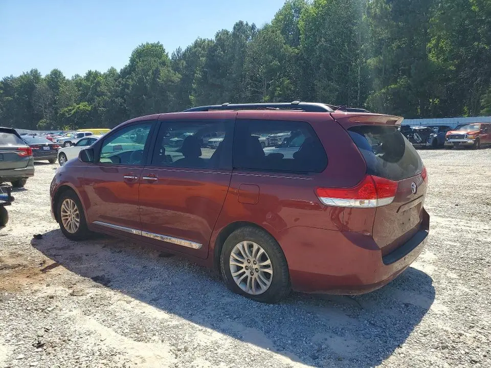 2014 TOYOTA SIENNA XLE 8-PASSENGER  