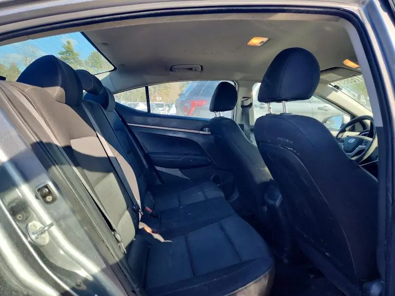 2018 HYUNDAI ELANTRA SE  