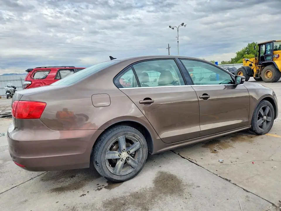 2013 VOLKSWAGEN JETTA SE  