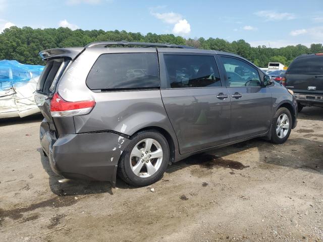 2013 TOYOTA SIENNA LE