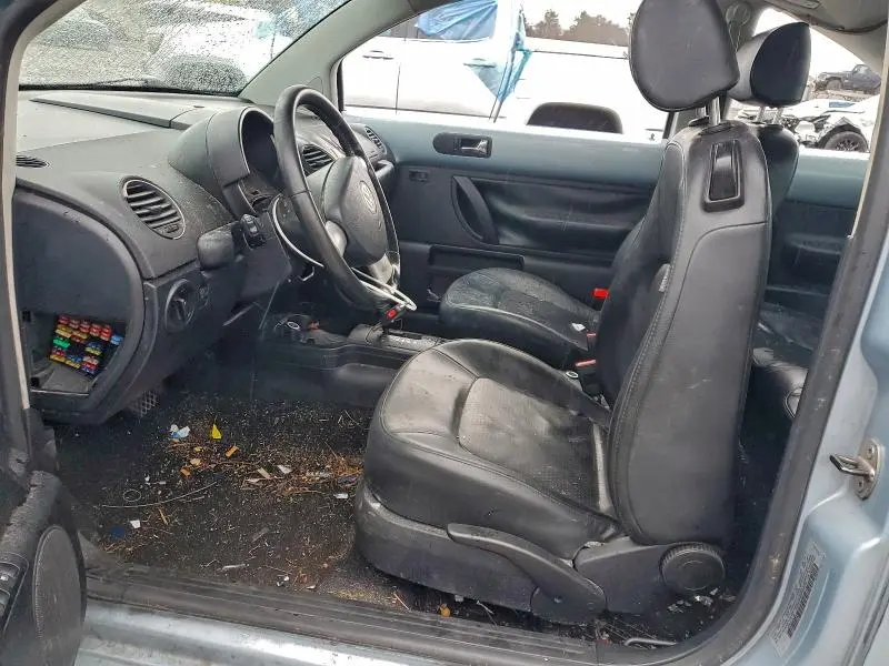 2010 VOLKSWAGEN NEW BEETLE   