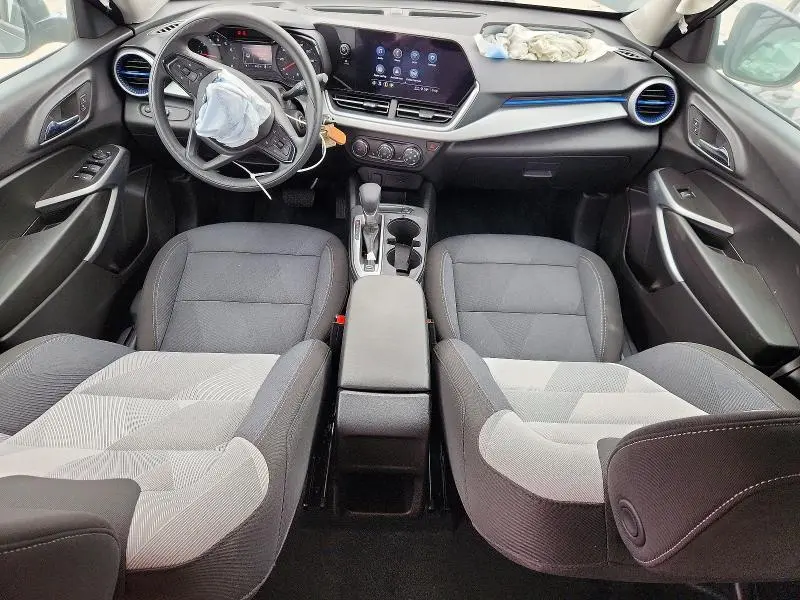 2025 CHEVROLET TRAX LS  