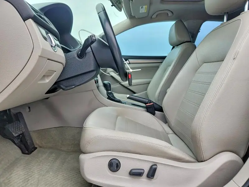 2015 VOLKSWAGEN PASSAT SE  