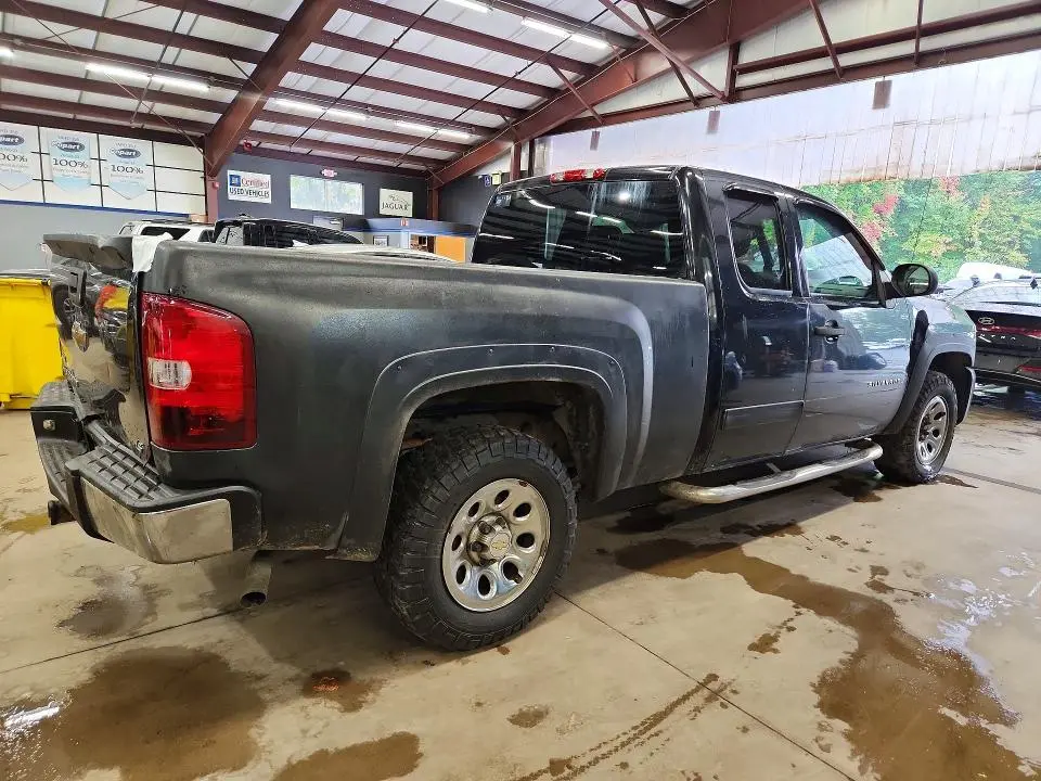 2011 CHEVROLET SILVERADO C1500 LS  