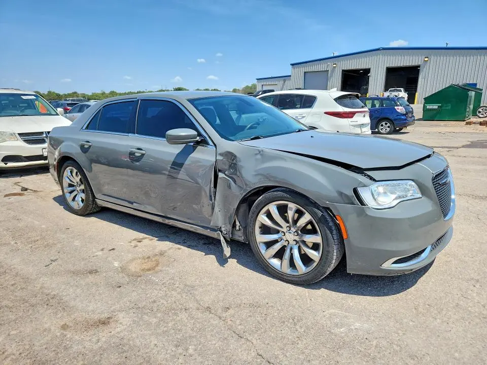 2017 CHRYSLER 300 LIMITED  