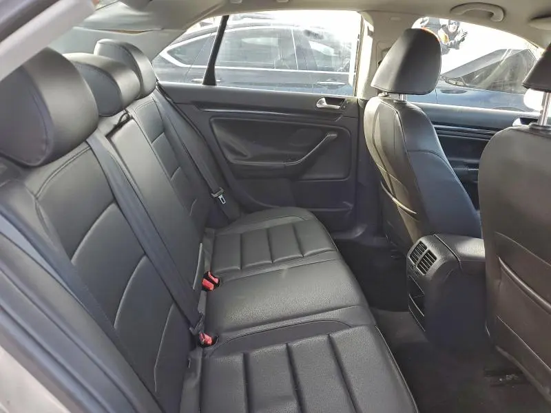 2010 VOLKSWAGEN JETTA SE  