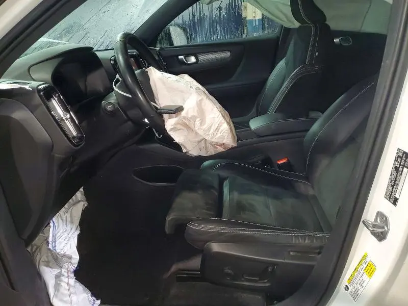 2022 VOLVO XC40 P8 RECHARGE PLUS  