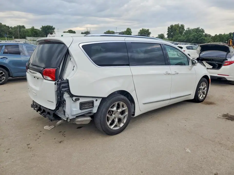 2017 CHRYSLER PACIFICA LIMITED  