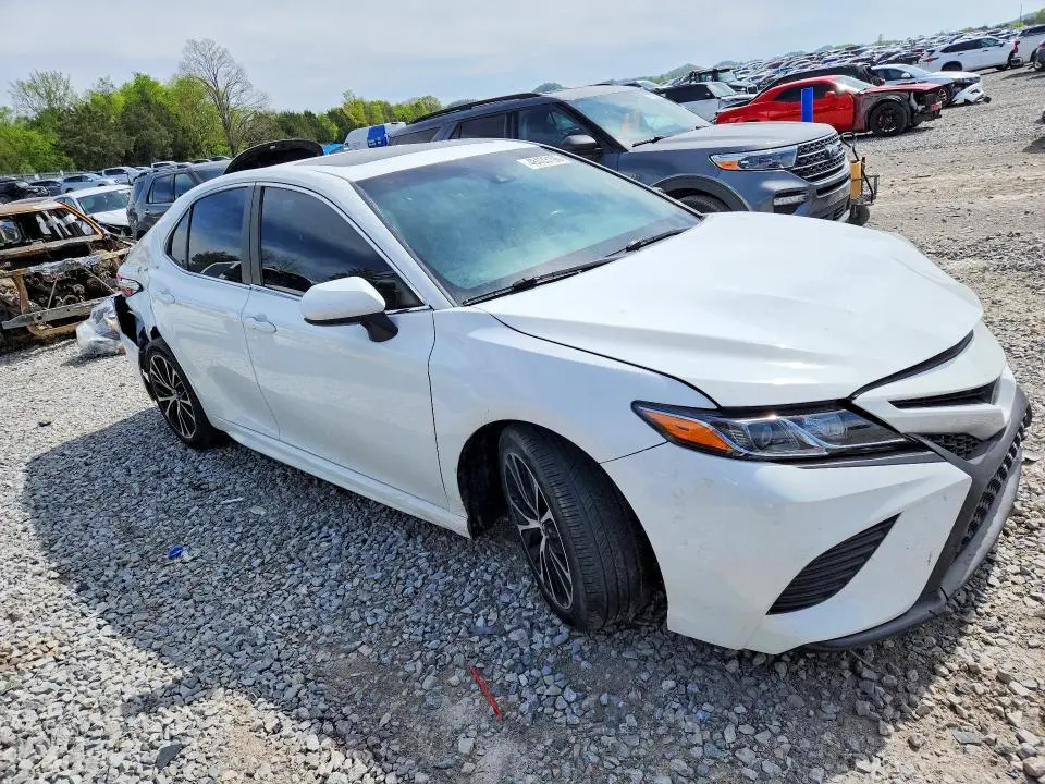 2018 TOYOTA CAMRY SE  