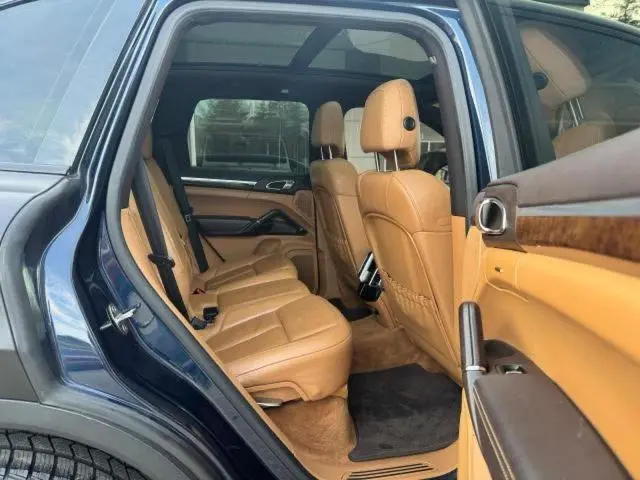 2013 PORSCHE CAYENNE   