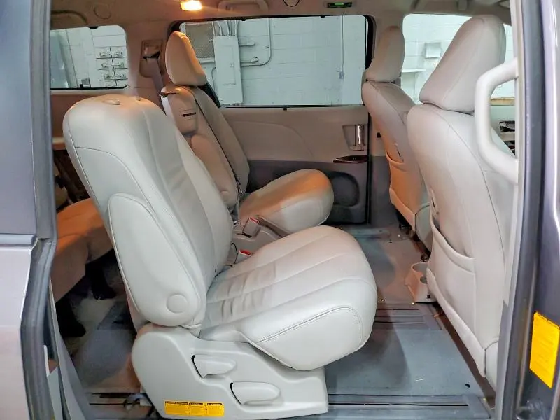 2013 TOYOTA SIENNA XLE 8-PASSENGER  