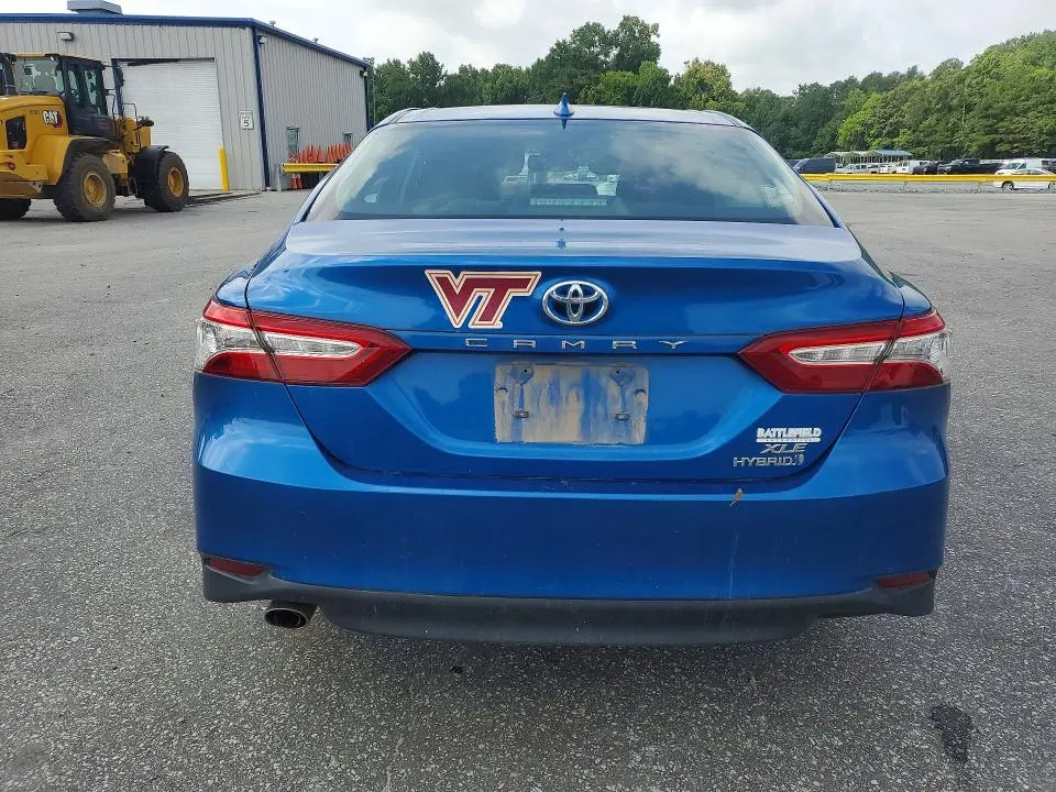 2020 TOYOTA CAMRY XLE  