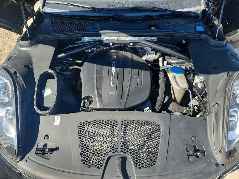 2017 PORSCHE MACAN   