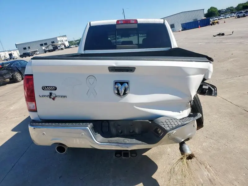 2016 RAM 1500 SLT  