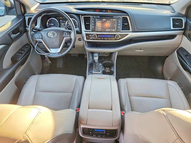 2017 TOYOTA HIGHLANDER SE  