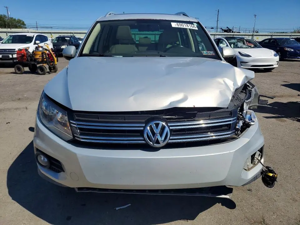2013 VOLKSWAGEN TIGUAN S  