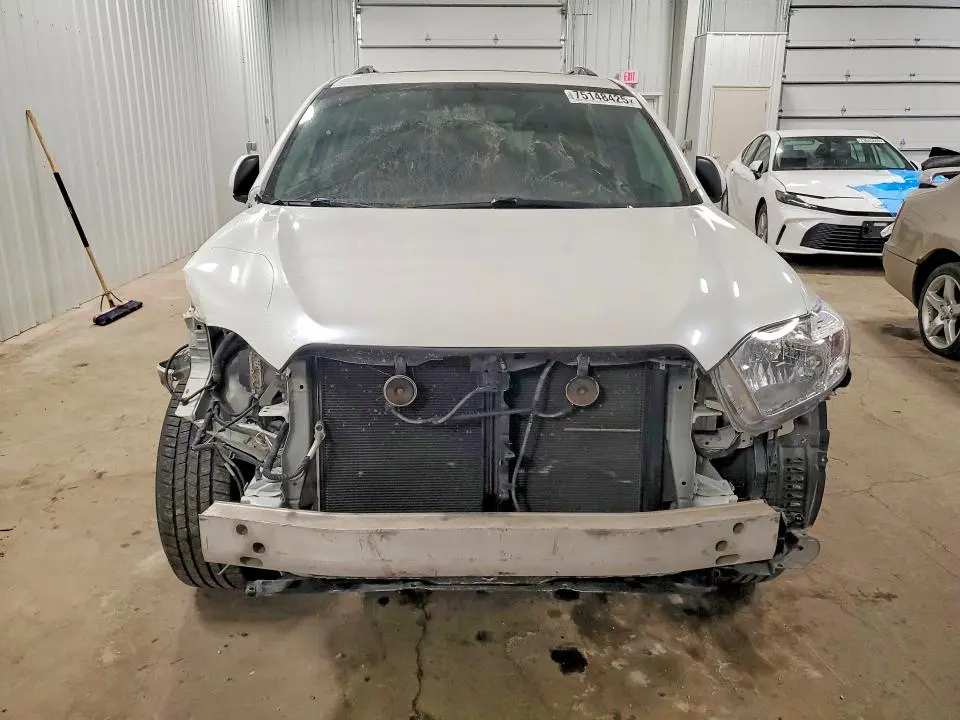 2010 TOYOTA HIGHLANDER SE  