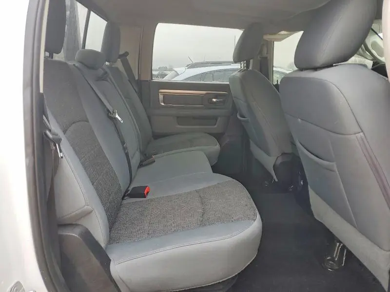 2016 RAM 1500 SLT  