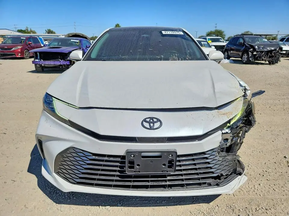 2025 TOYOTA CAMRY XLE  