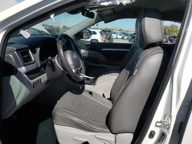2019 TOYOTA HIGHLANDER LE  