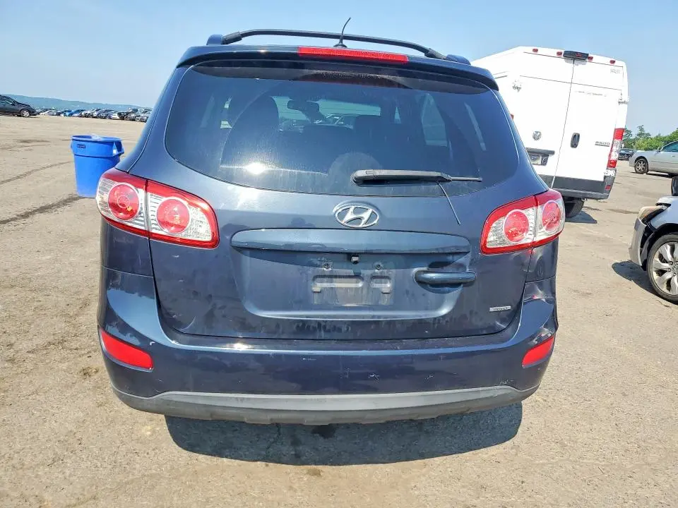 2011 HYUNDAI SANTA FE SE  