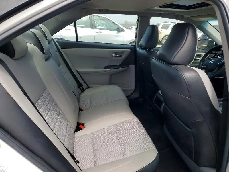 2016 TOYOTA CAMRY SE  