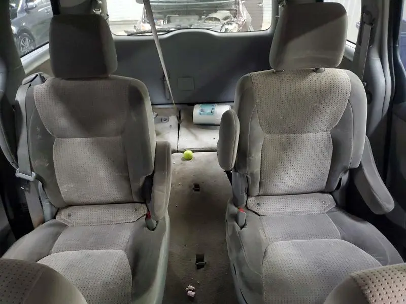 2010 TOYOTA SIENNA LE 7-PASSENGER  