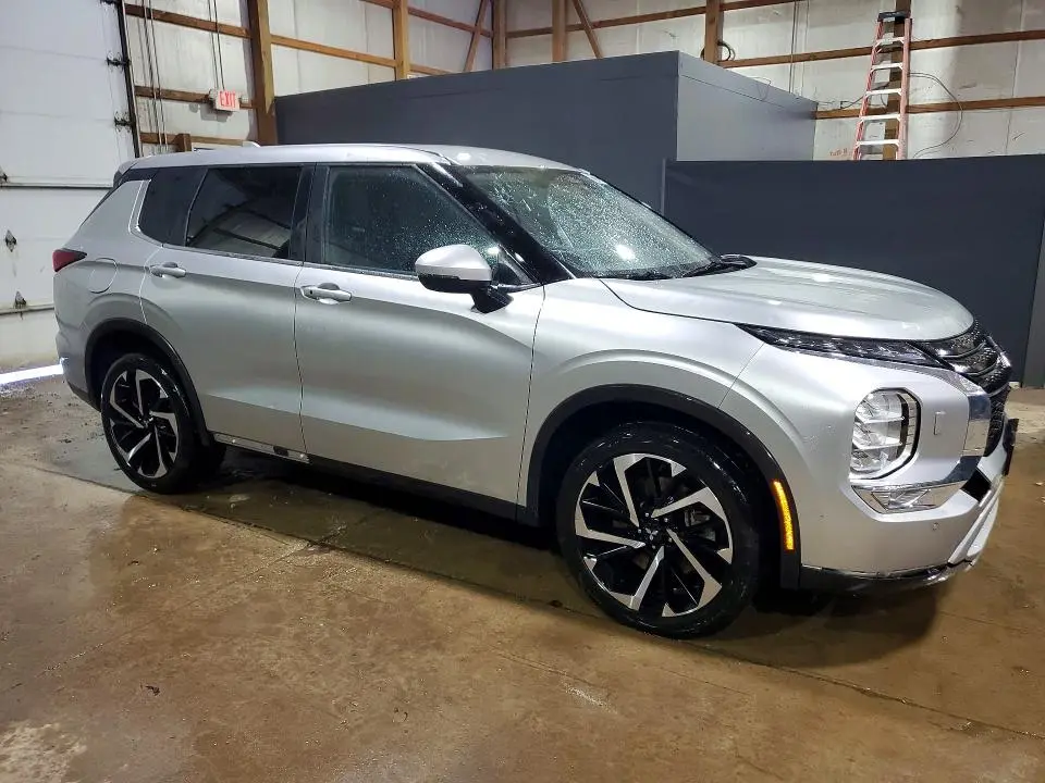 2024 MITSUBISHI OUTLANDER SE  