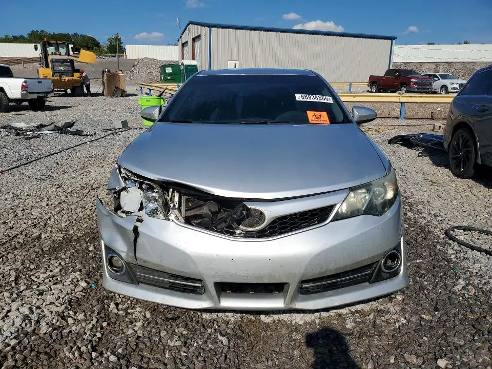 2014 TOYOTA CAMRY SE  