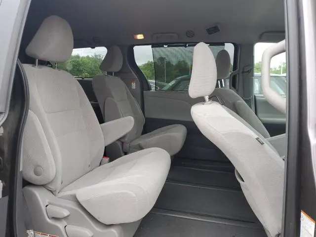 2019 TOYOTA SIENNA LE  