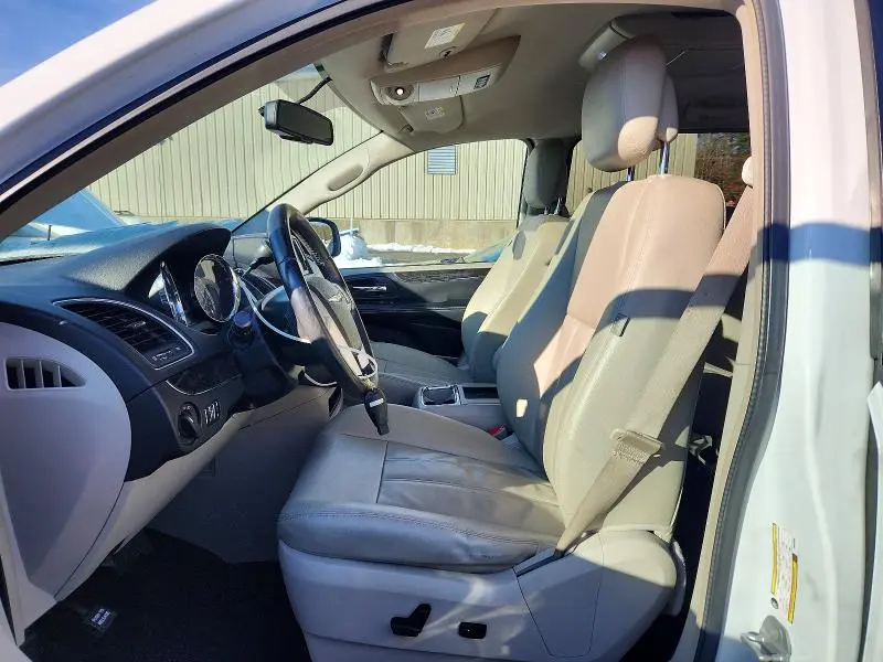 2015 CHRYSLER TOWN & COUNTRY LX  