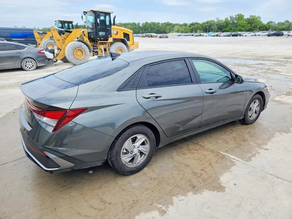 2024 HYUNDAI ELANTRA SE  