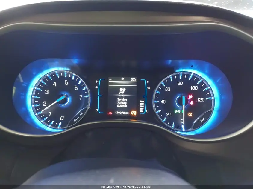 2021 CHRYSLER VOYAGER LXI