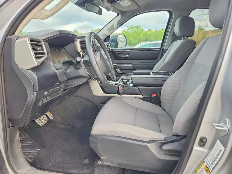2024 TOYOTA TUNDRA SR5  