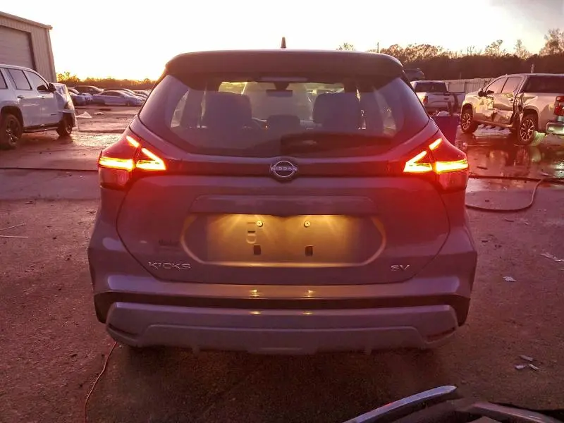 2022 NISSAN KICKS SV  