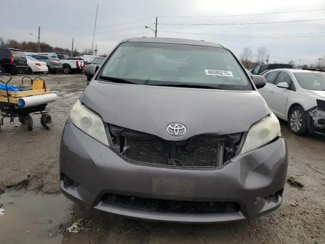 2013 TOYOTA SIENNA LE