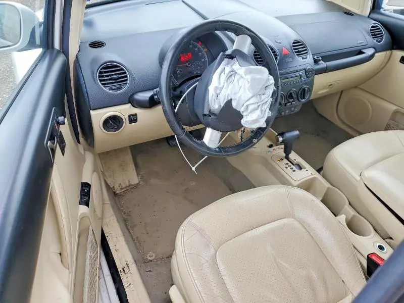 2010 VOLKSWAGEN NEW BEETLE 2.5L LEATHER  