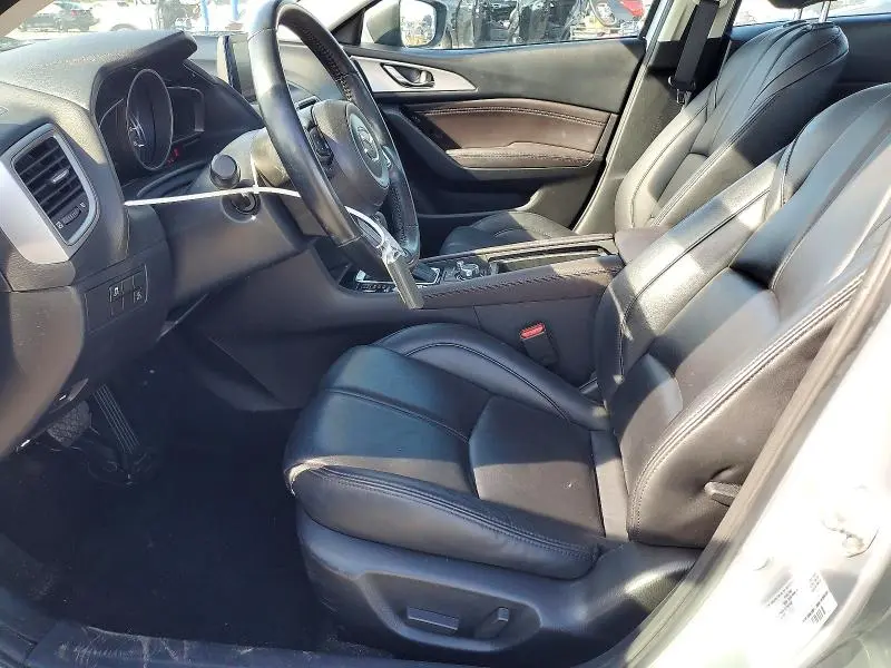 2018 MAZDA 3 TOURING  
